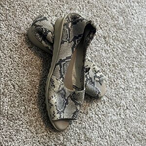 THE FLEXX Snakeskin Pattern Flats